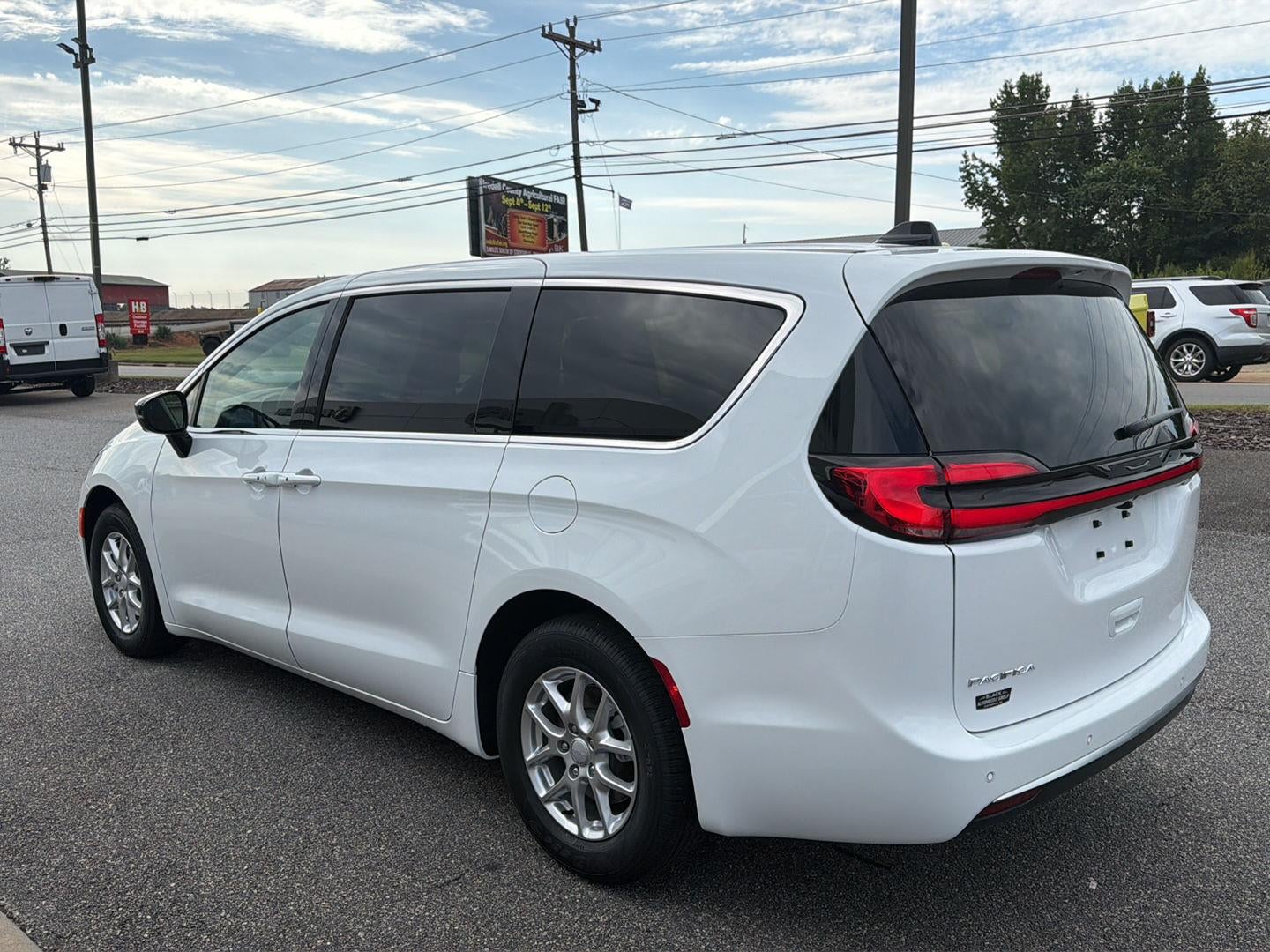 2027 Chrysler Pacifica Select