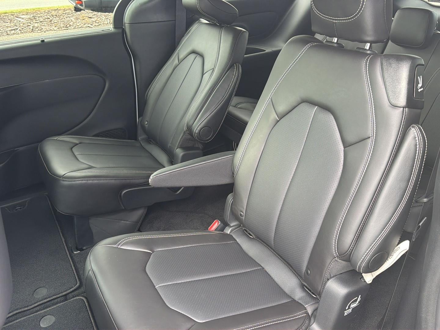 2027 Chrysler Pacifica Select