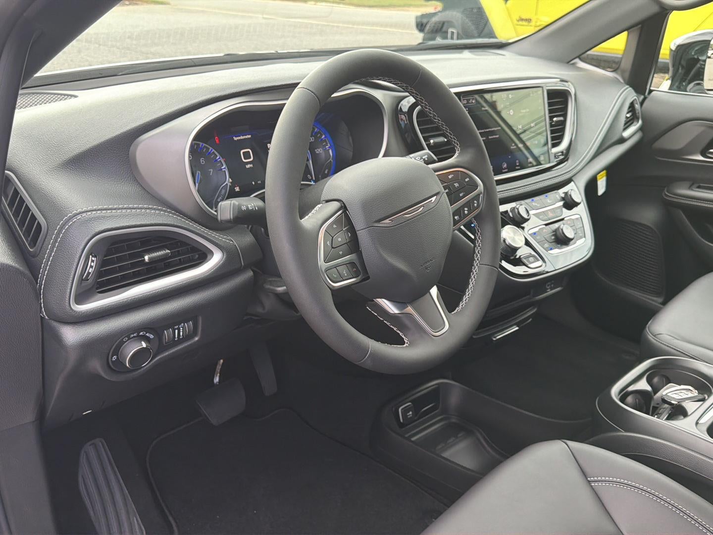 2027 Chrysler Pacifica Select
