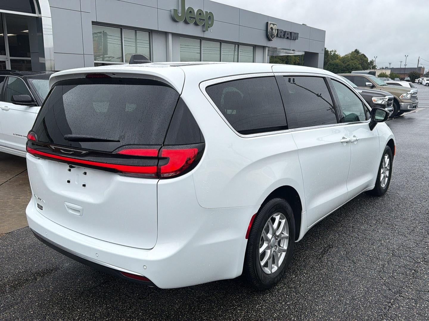 2027 Chrysler Pacifica PACIFICA SELECT