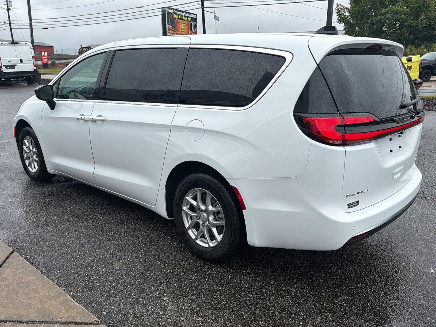2027 Chrysler Pacifica PACIFICA SELECT