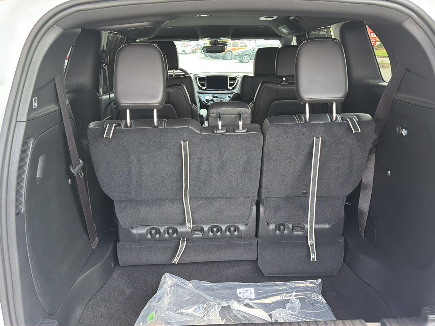 2027 Chrysler Pacifica PACIFICA SELECT
