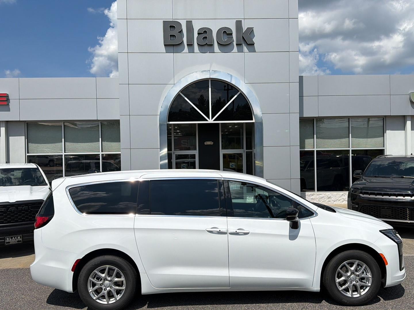 2027 Chrysler Pacifica PACIFICA SELECT
