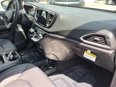 2027 Chrysler Pacifica PACIFICA SELECT