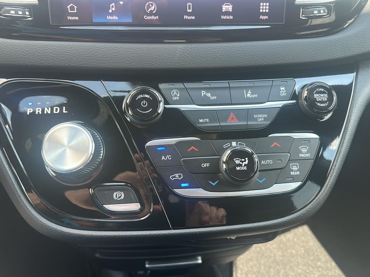 2026 Chrysler Voyager VOYAGER LX