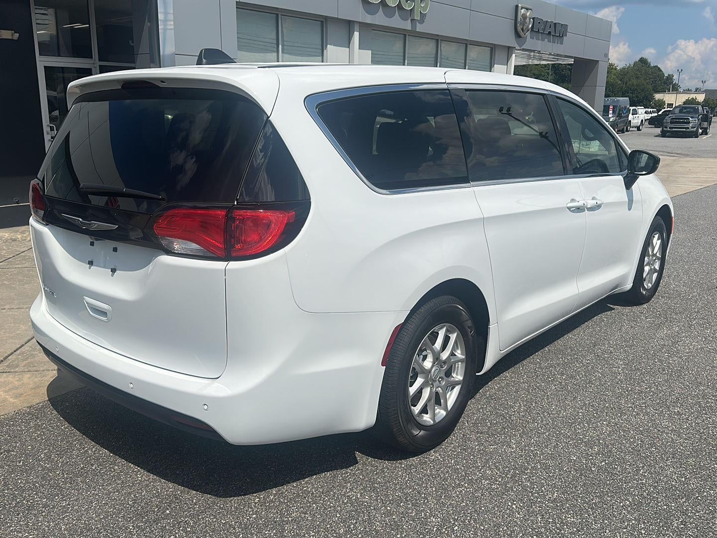 2026 Chrysler Voyager VOYAGER LX