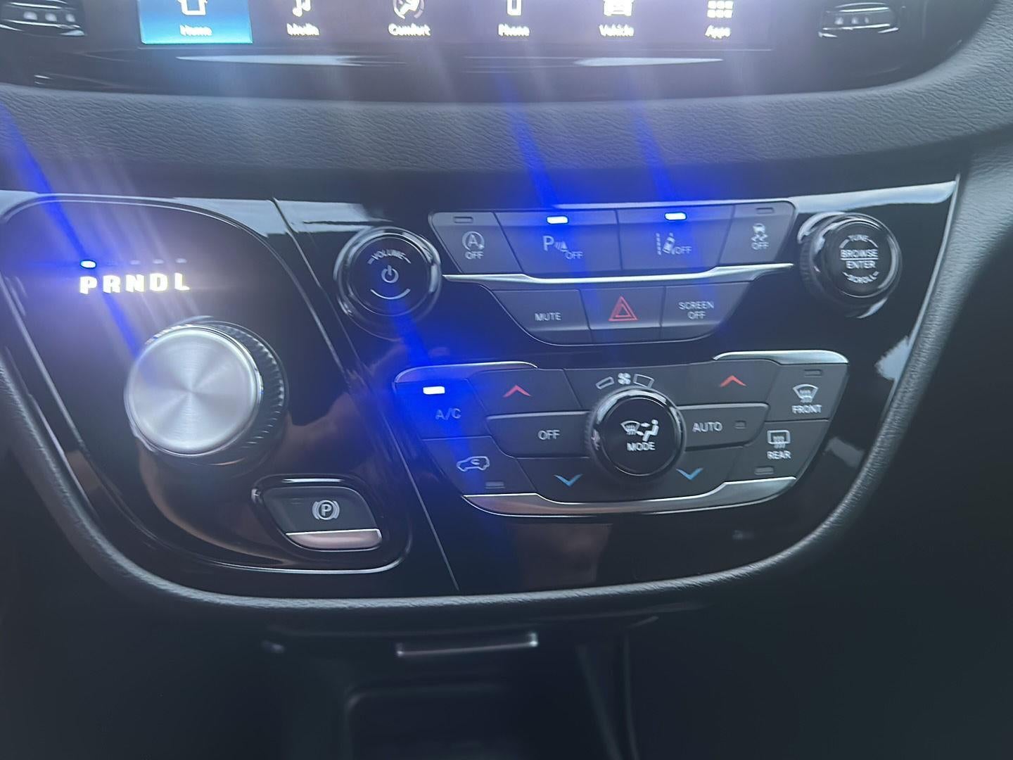 2026 Chrysler Voyager VOYAGER LX