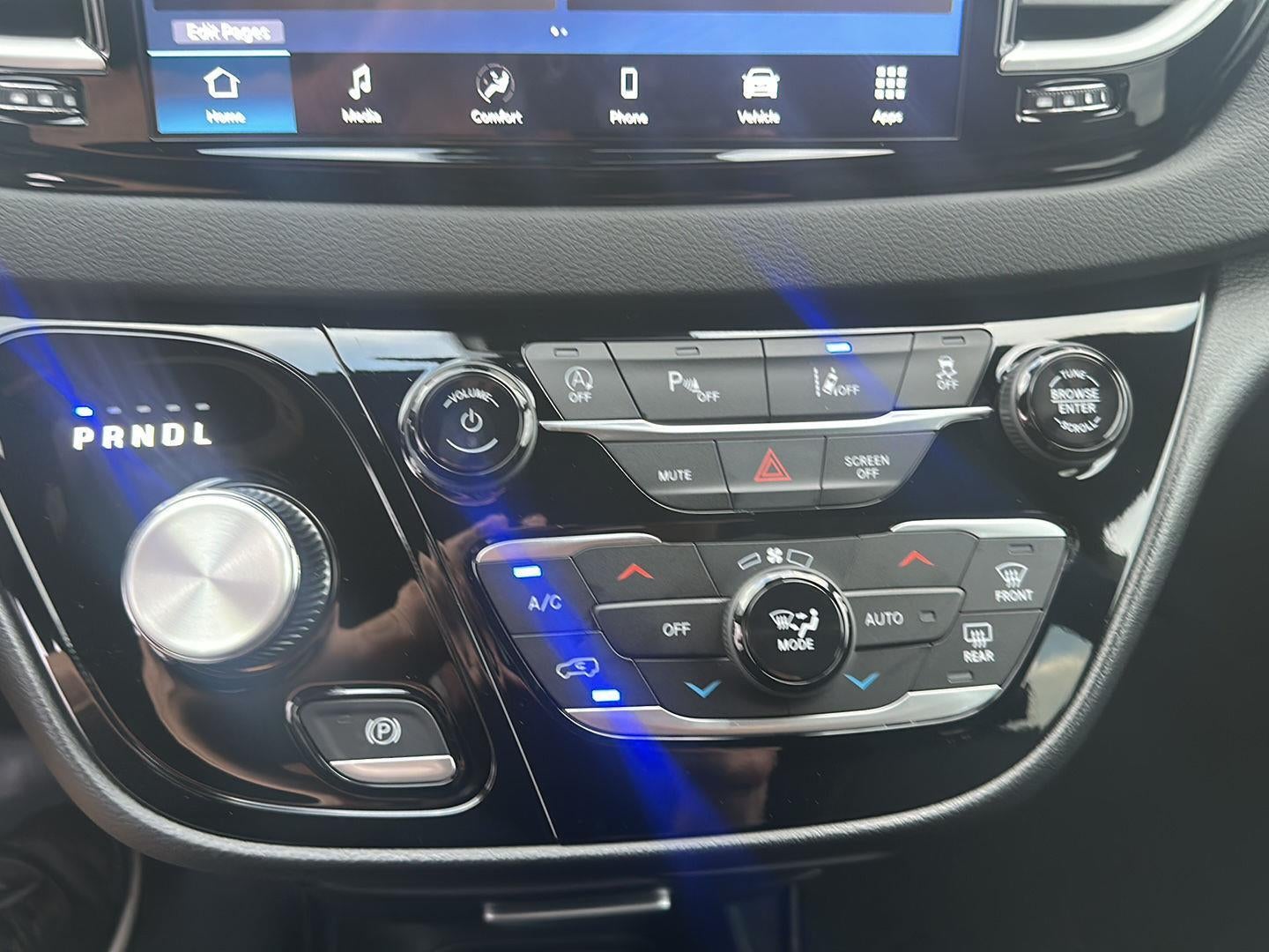 2026 Chrysler Voyager VOYAGER LX