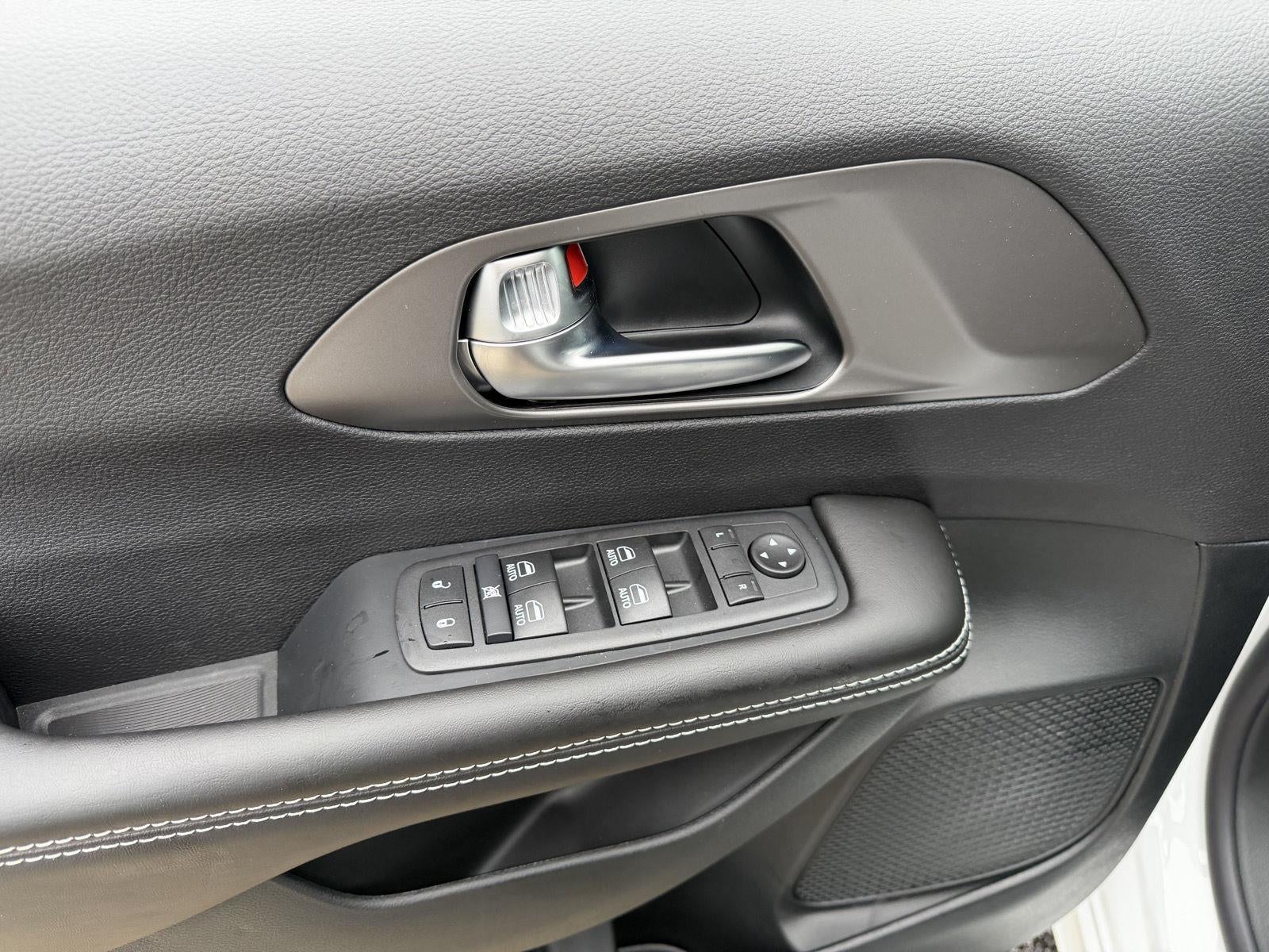 2027 Chrysler Pacifica LX