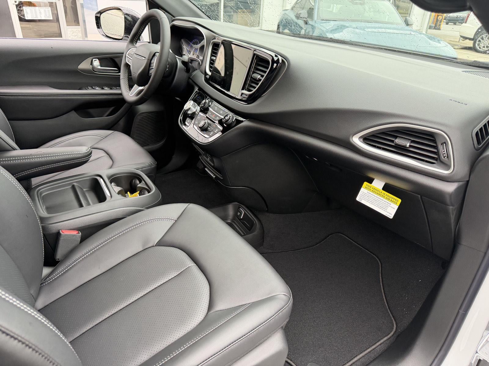 2027 Chrysler Pacifica LX