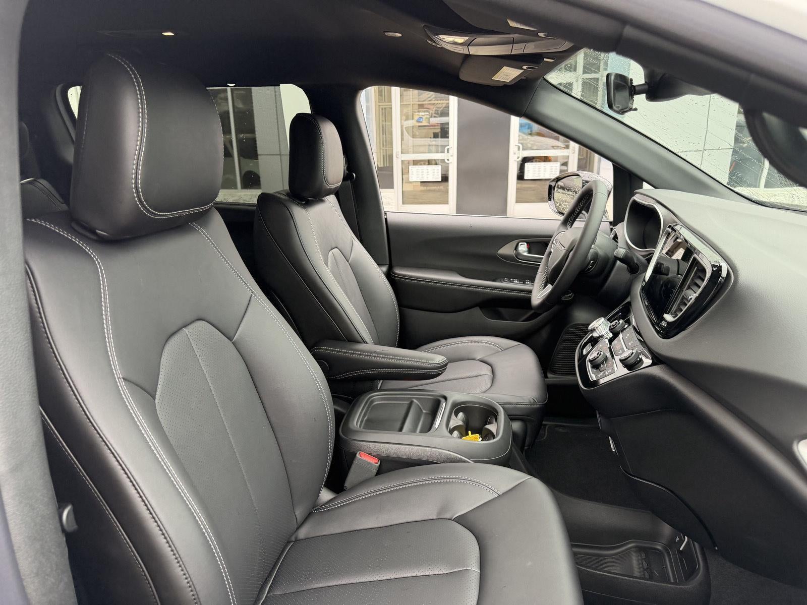 2027 Chrysler Pacifica LX