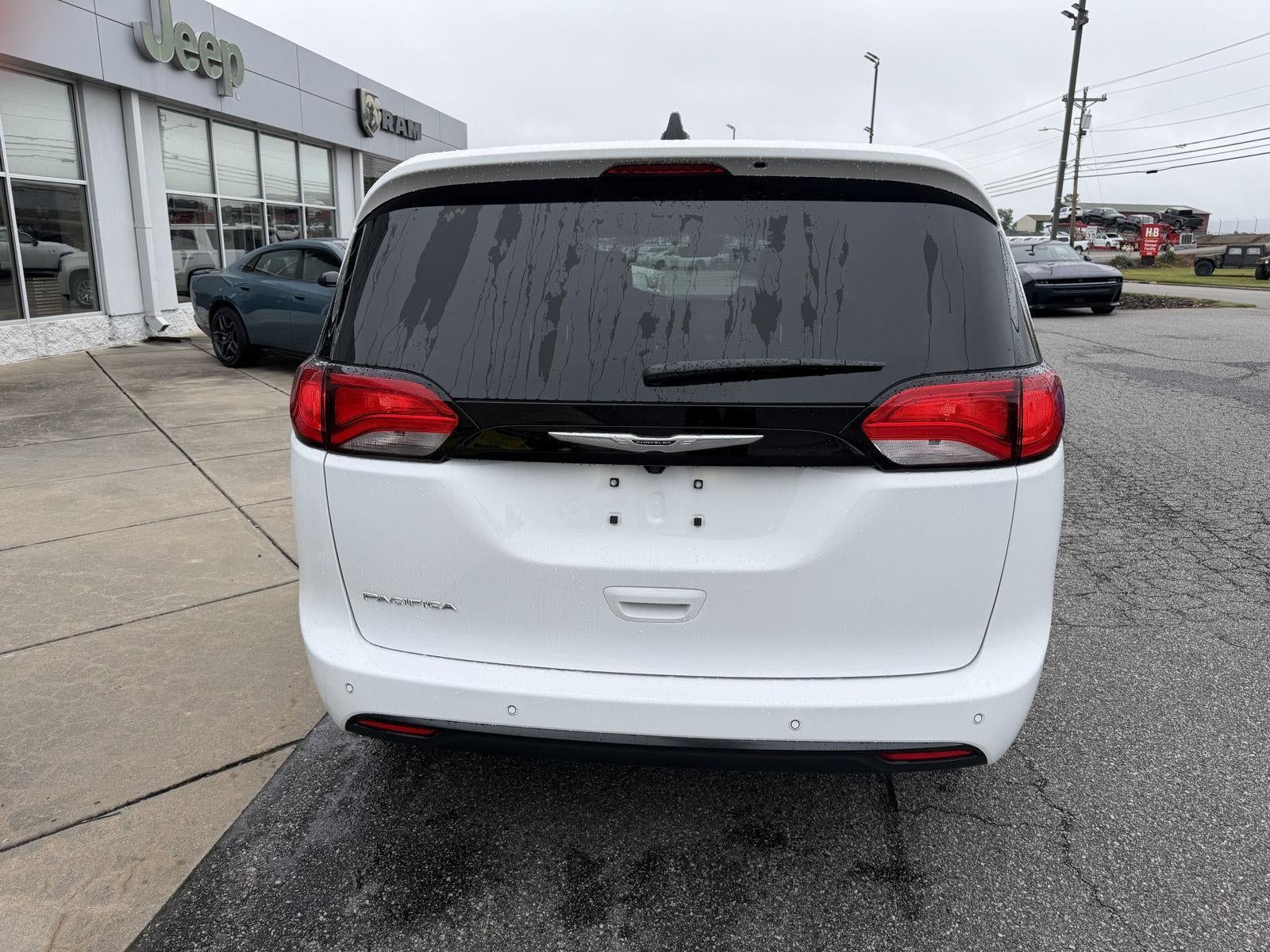 2027 Chrysler Pacifica LX
