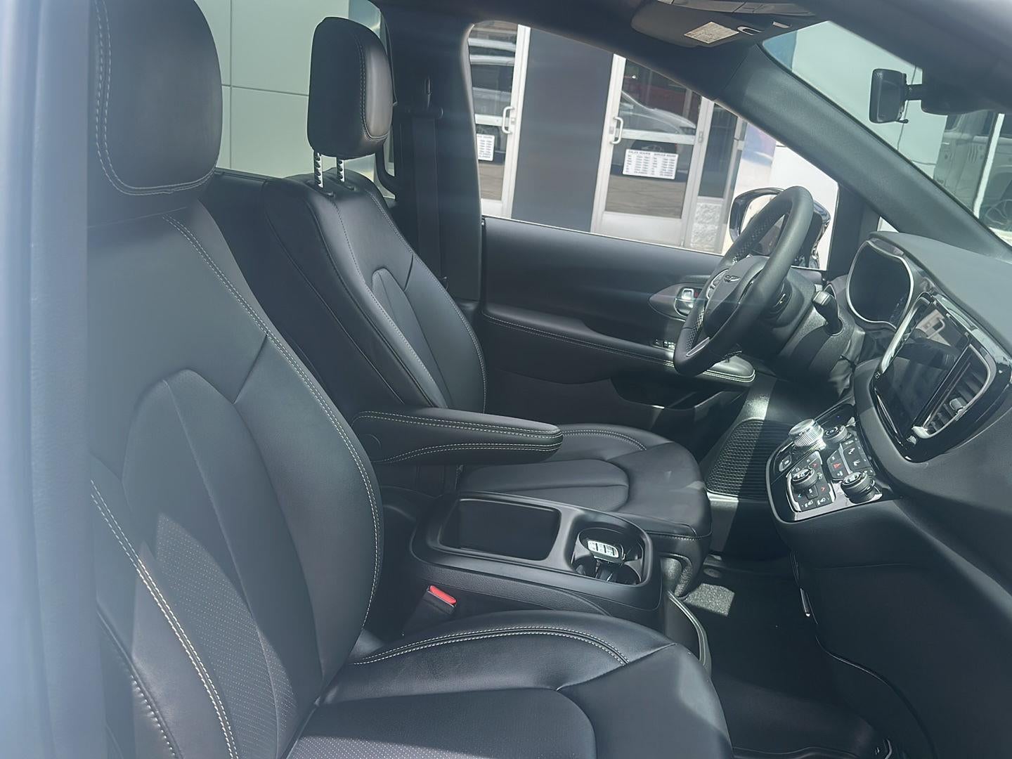 2026 Chrysler Voyager VOYAGER LX