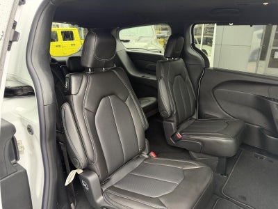 2027 Chrysler Pacifica LX