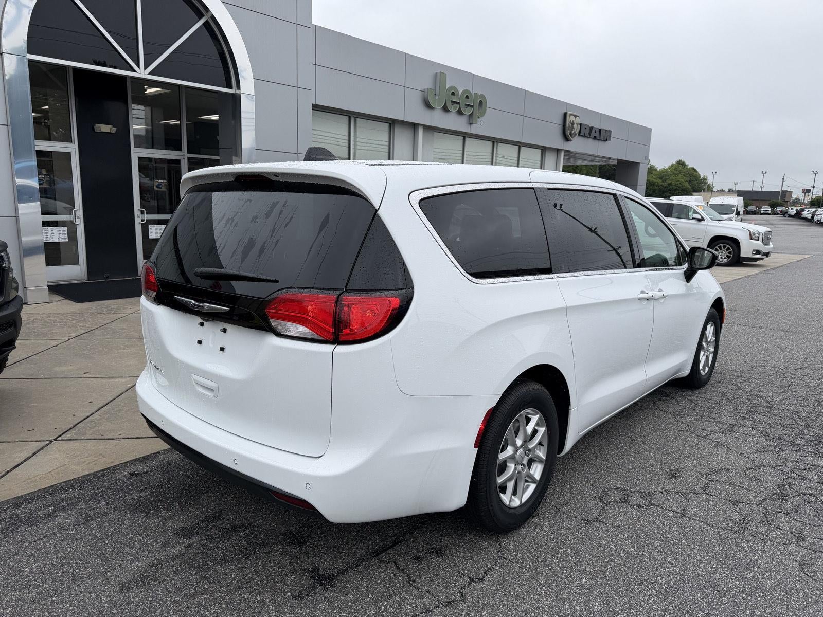 2027 Chrysler Pacifica LX