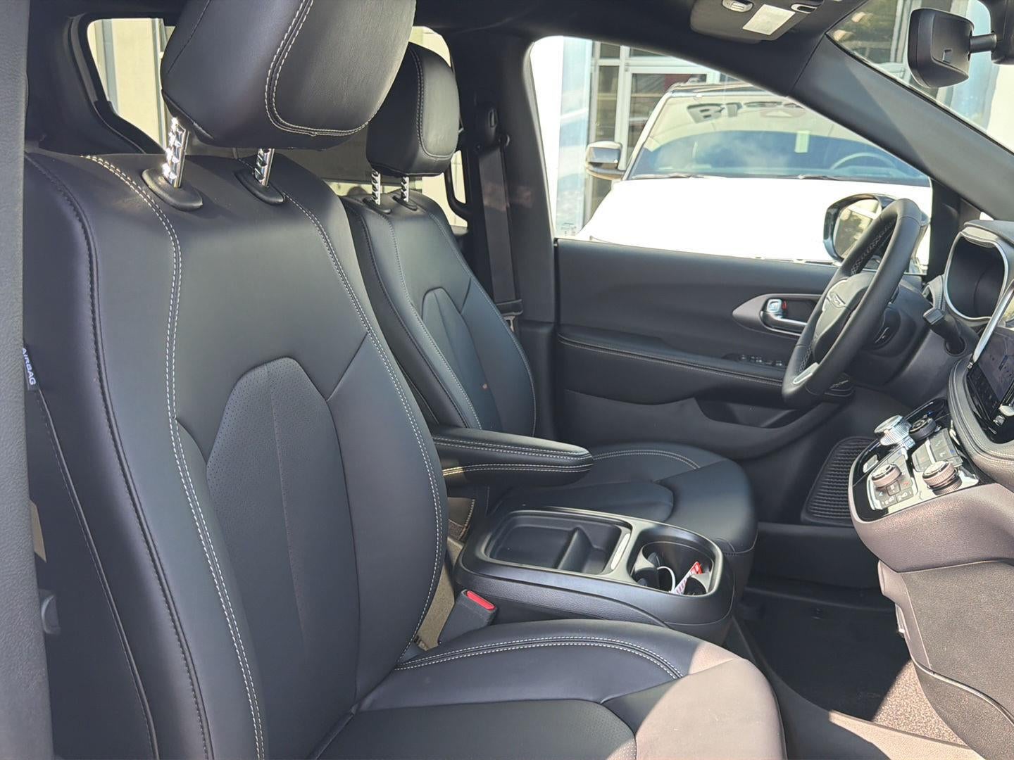 2027 Chrysler Pacifica PACIFICA SELECT AWD