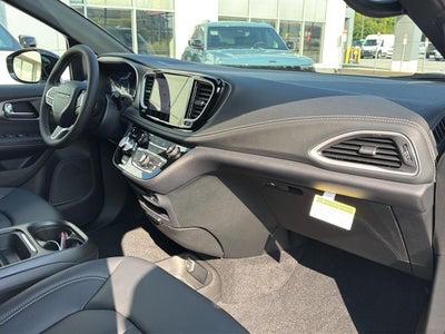 2027 Chrysler Pacifica PACIFICA SELECT AWD