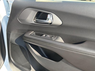 2027 Chrysler Pacifica PACIFICA SELECT AWD