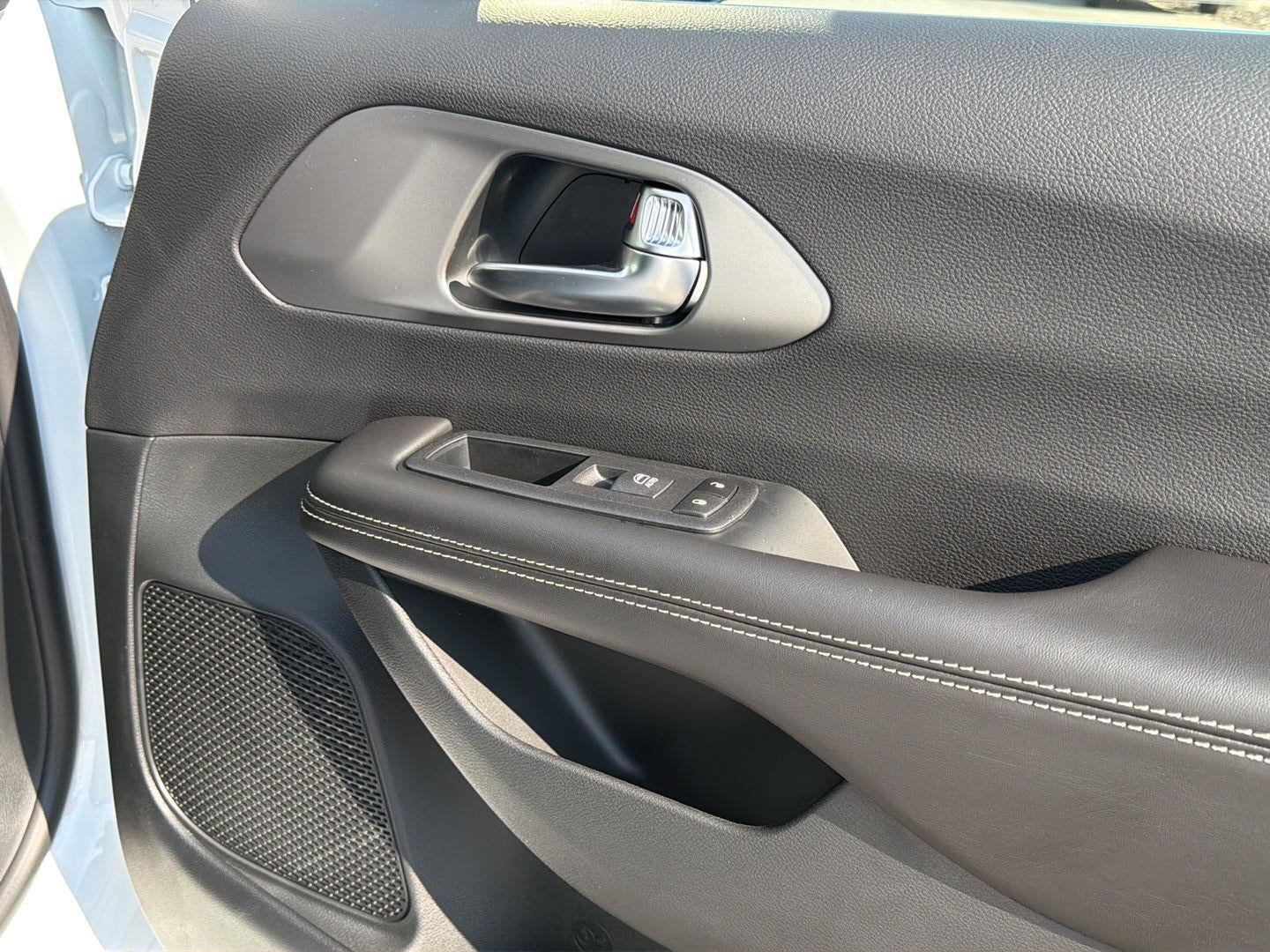 2027 Chrysler Pacifica PACIFICA SELECT AWD