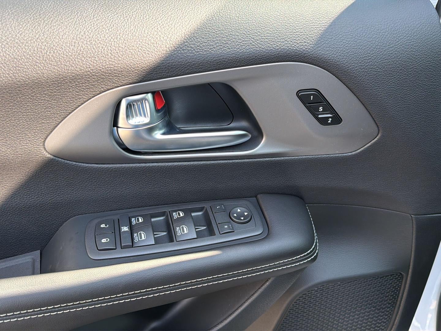 2027 Chrysler Pacifica PACIFICA SELECT AWD