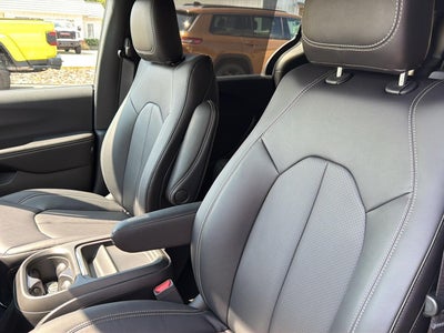 2027 Chrysler Pacifica PACIFICA SELECT AWD