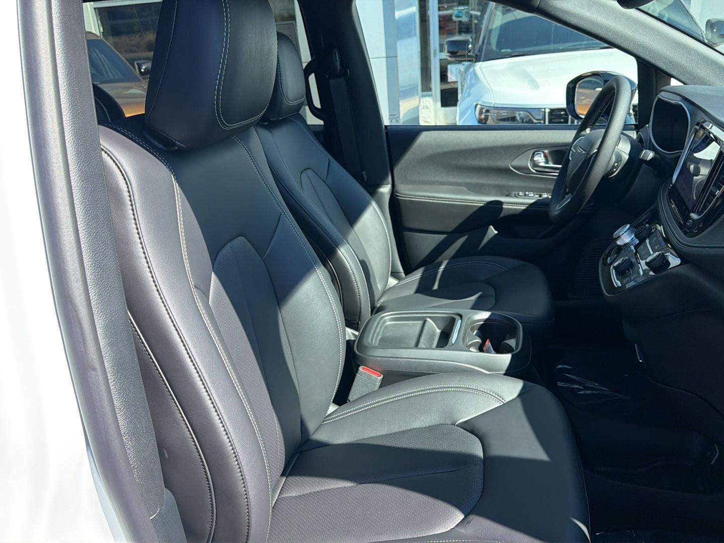 2027 Chrysler Pacifica PACIFICA SELECT AWD