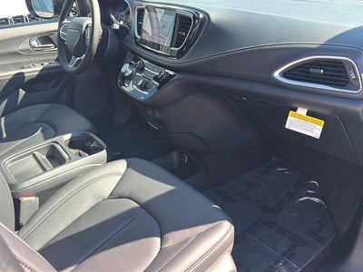2027 Chrysler Pacifica PACIFICA SELECT AWD