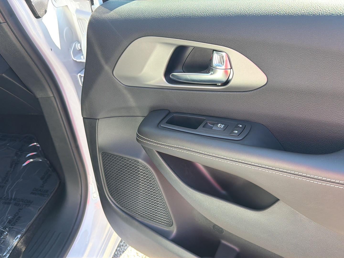 2027 Chrysler Pacifica PACIFICA SELECT AWD