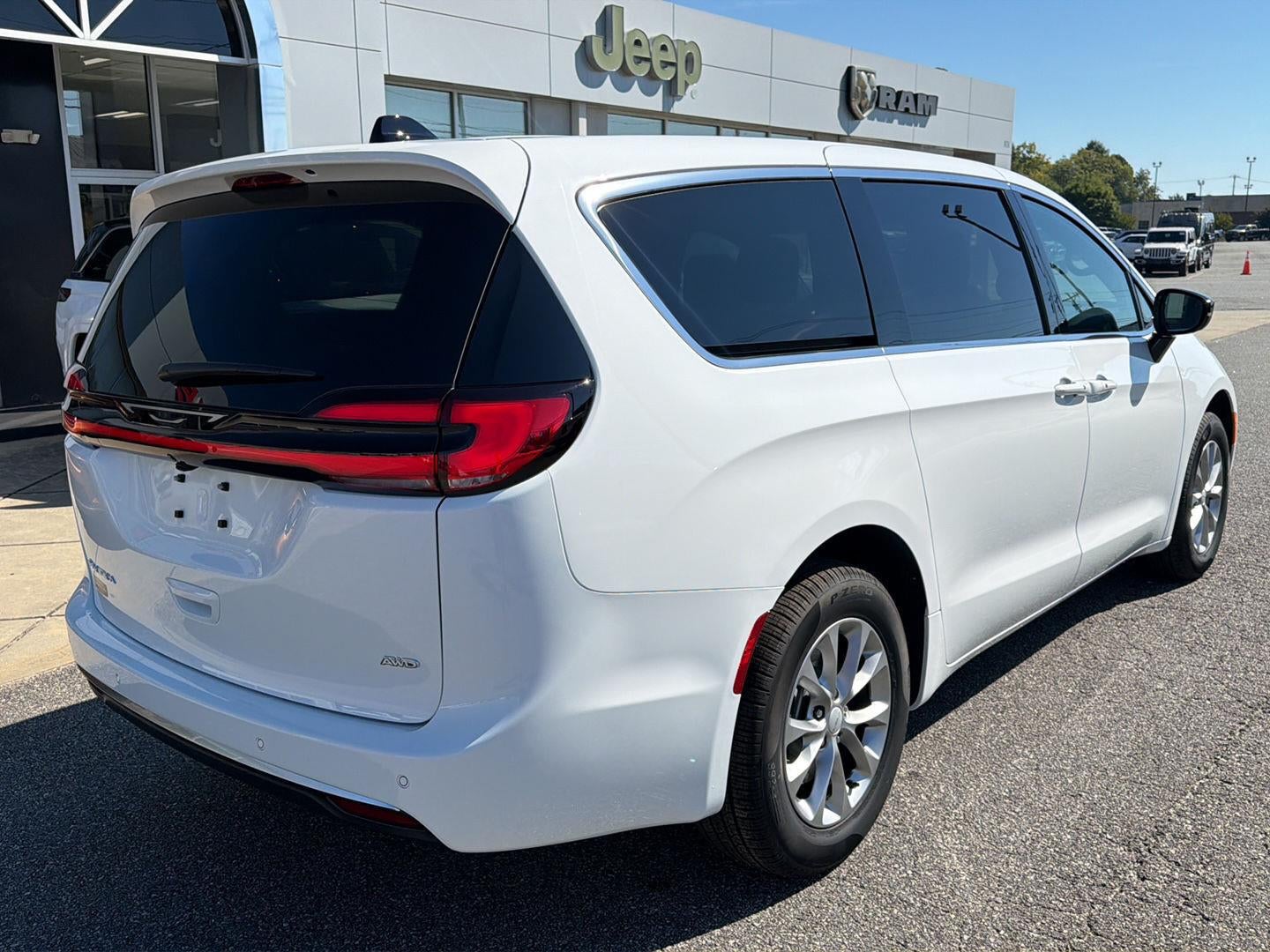 2027 Chrysler Pacifica PACIFICA SELECT AWD