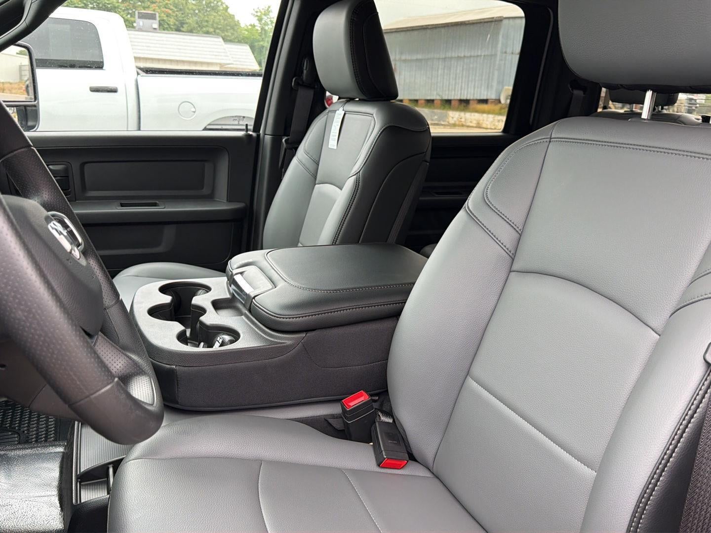 2026 RAM 3500 RAM 3500 TRADESMAN CREW CAB 4X4 8' BOX
