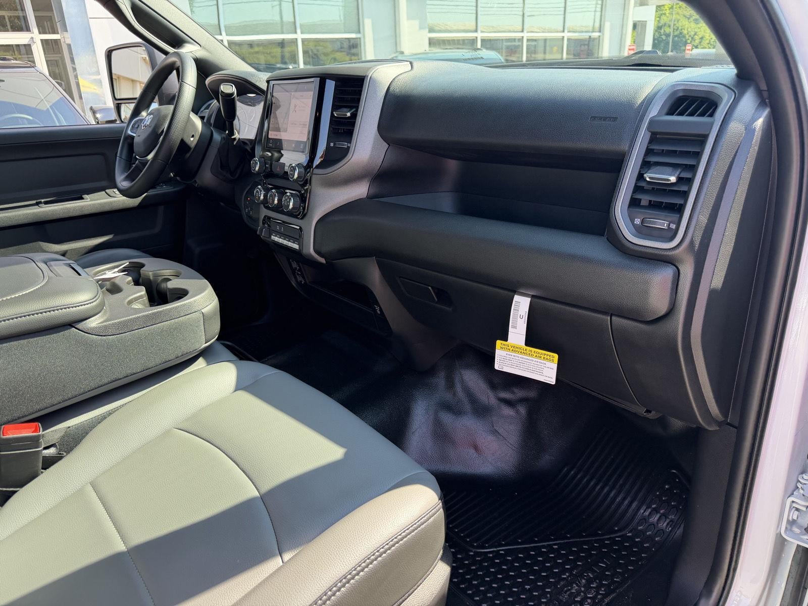 2027 RAM 3500 RAM 3500 TRADESMAN CREW CAB 4X4 8' BOX
