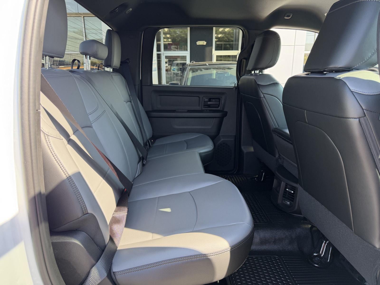 2027 RAM 3500 RAM 3500 TRADESMAN CREW CAB 4X4 8' BOX