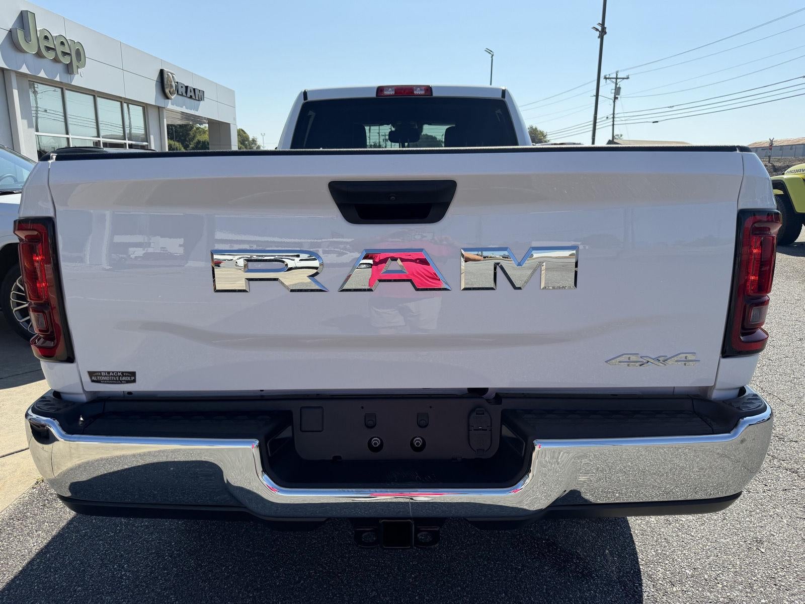 2027 RAM 3500 RAM 3500 TRADESMAN CREW CAB 4X4 8' BOX
