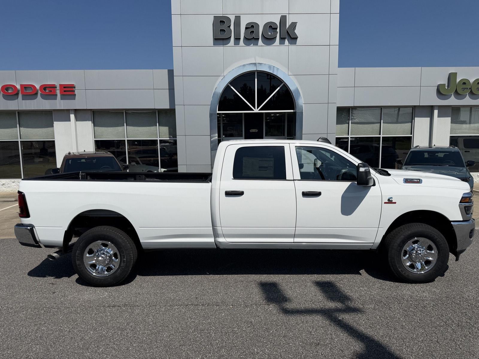 2027 RAM 3500 RAM 3500 TRADESMAN CREW CAB 4X4 8' BOX