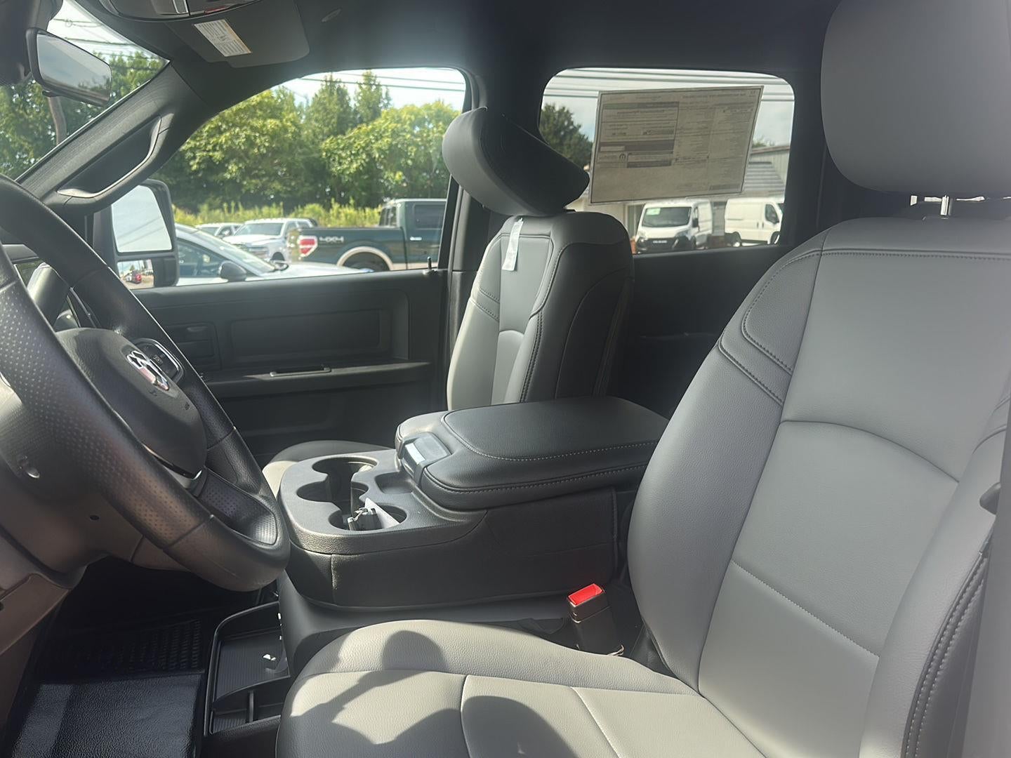 2026 RAM 3500 RAM 3500 TRADESMAN CREW CAB 4X4 8' BOX