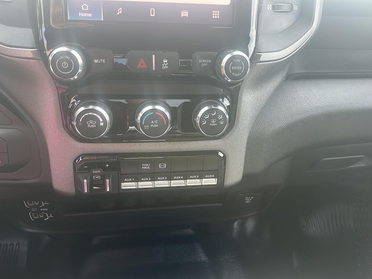 2026 RAM 3500 RAM 3500 TRADESMAN CREW CAB 4X4 8' BOX