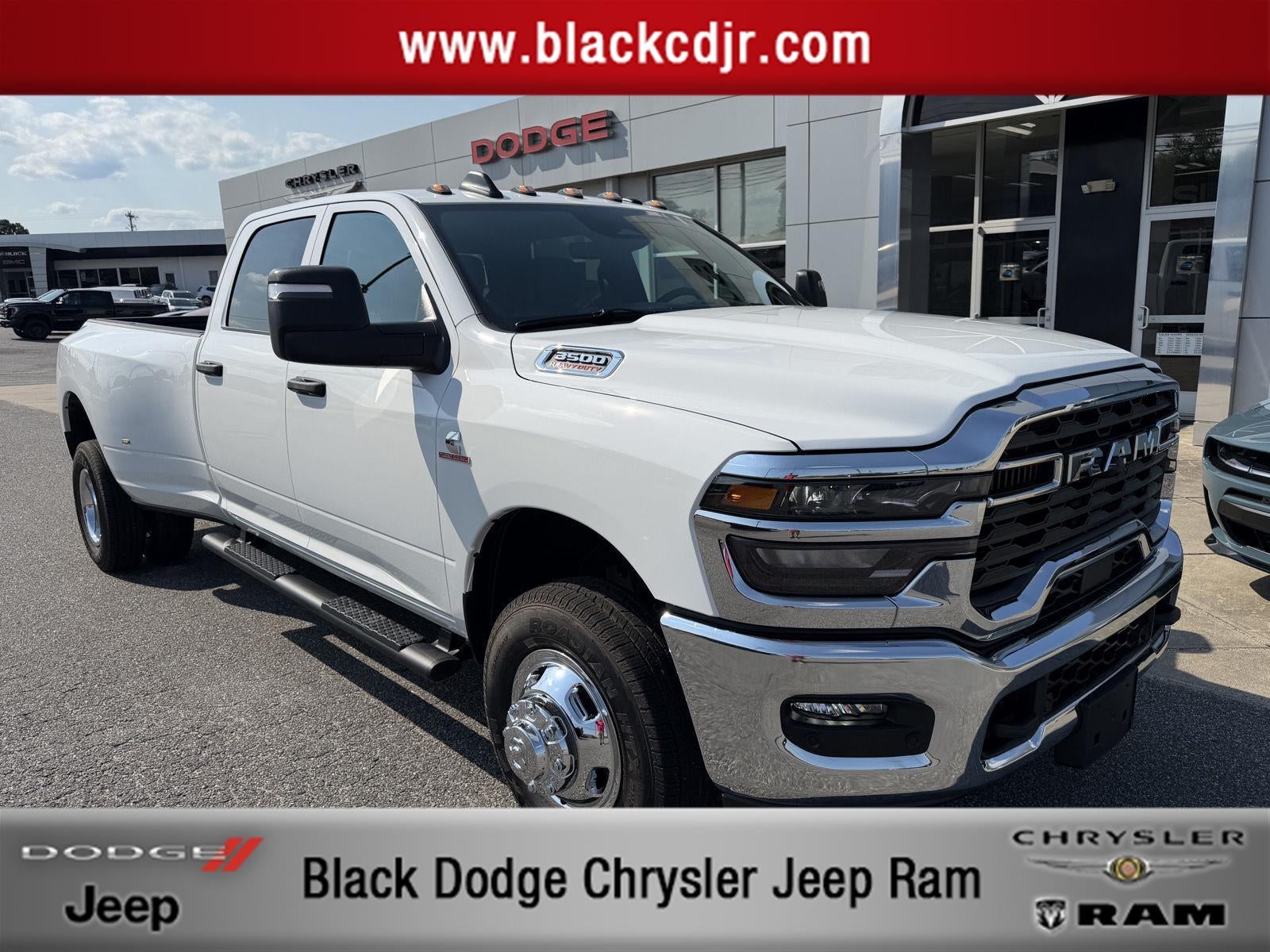 2026 RAM 3500 RAM 3500 TRADESMAN CREW CAB 4X4 8' BOX