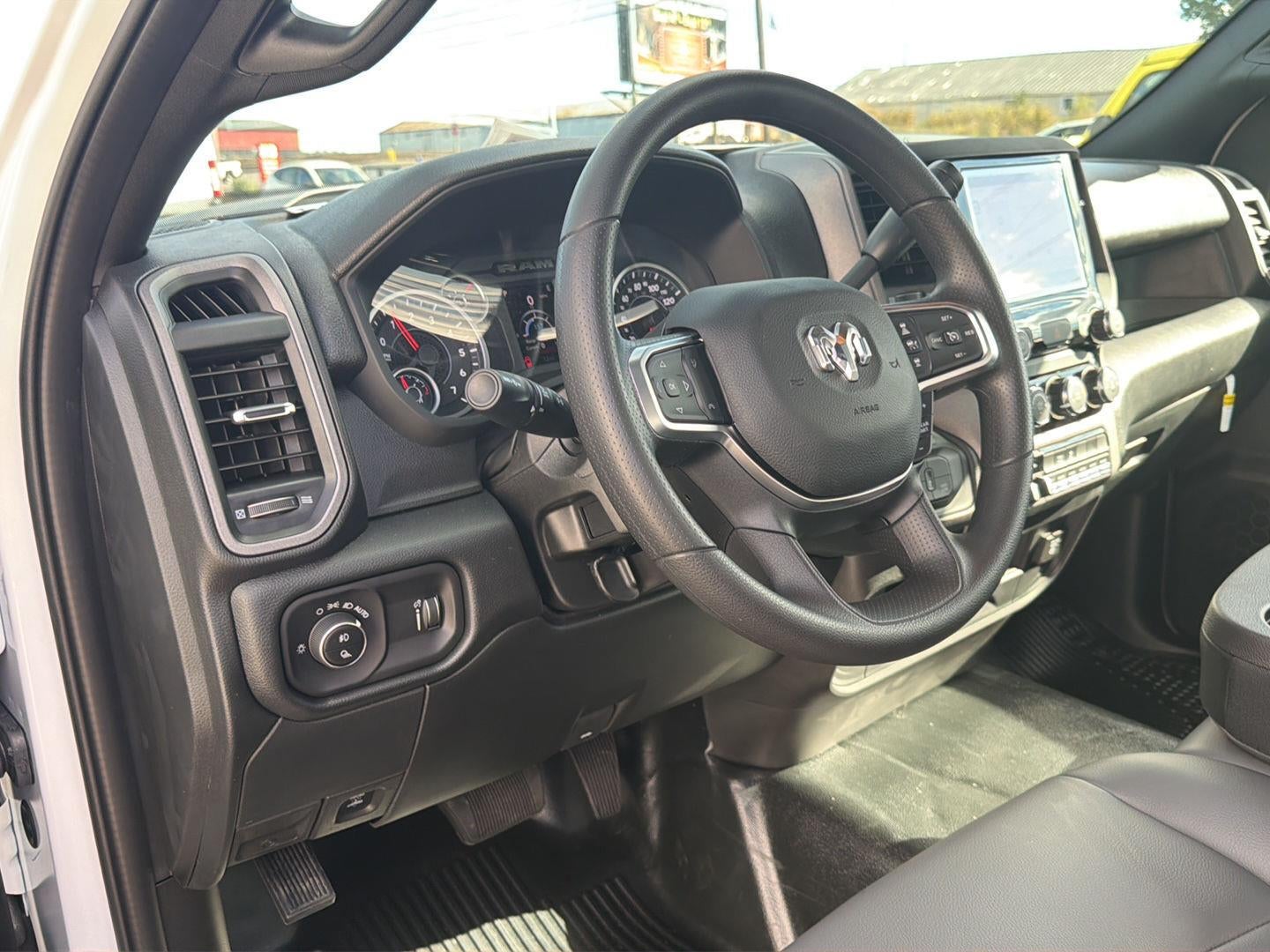 2027 RAM 2500 RAM 2500 TRADESMAN REGULAR CAB 4X4 8' BOX