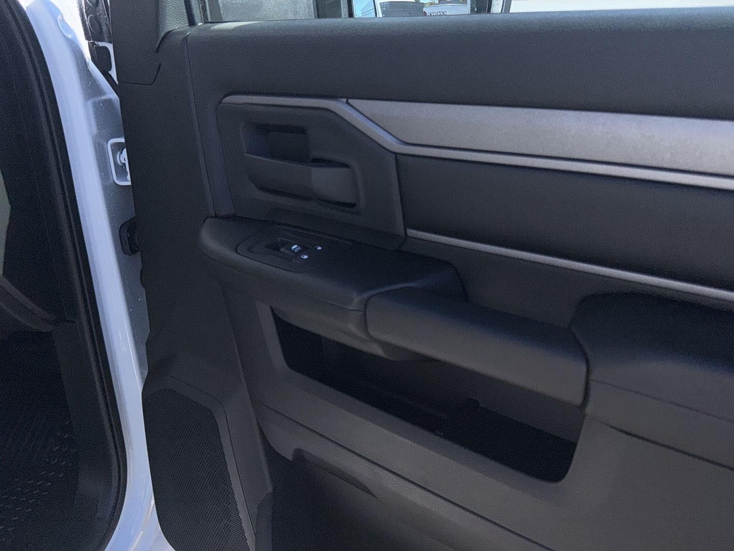 2027 RAM 2500 RAM 2500 TRADESMAN REGULAR CAB 4X4 8' BOX