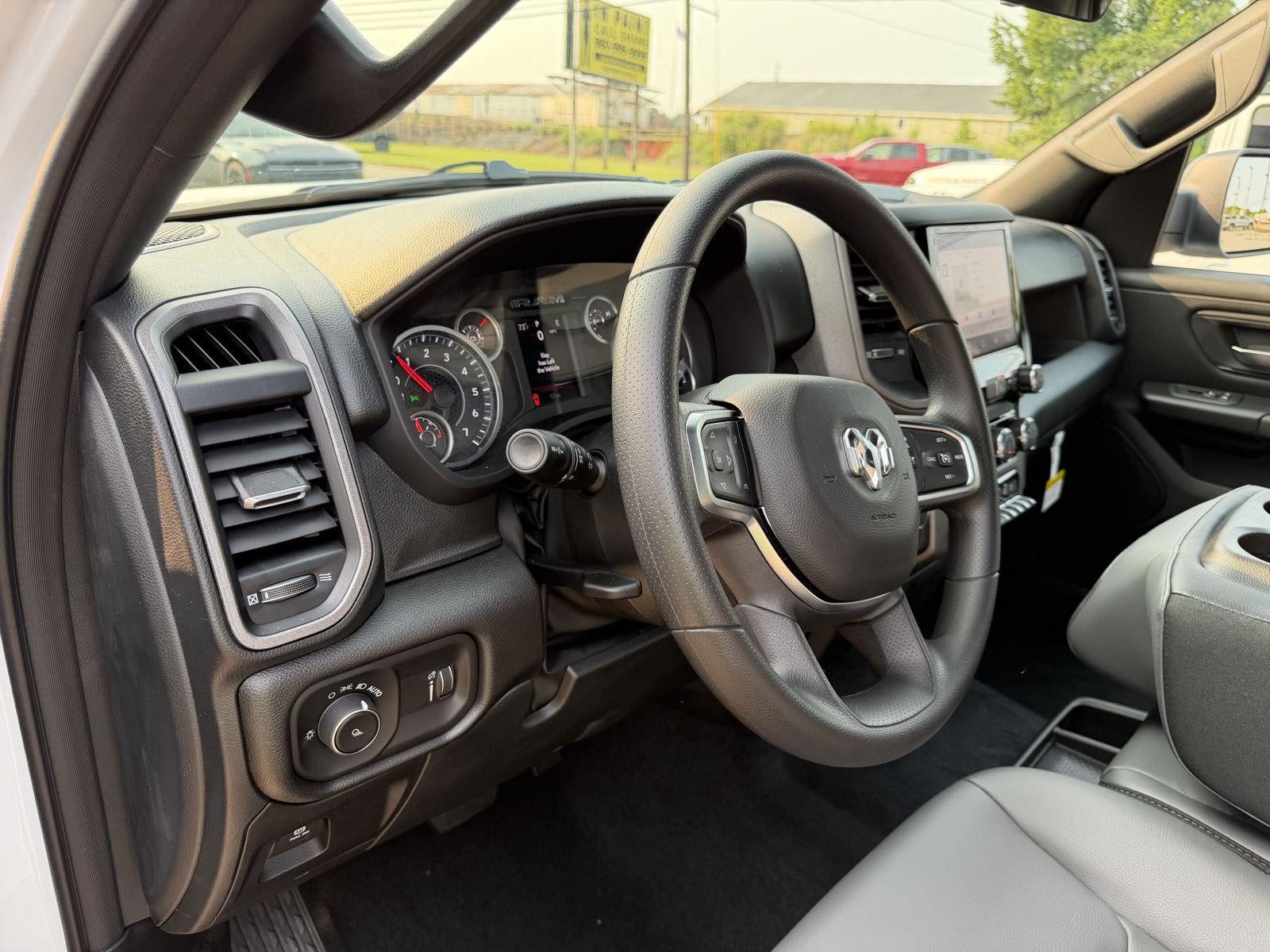 2026 RAM 1500 RAM 1500 TRADESMAN CREW CAB 4X2 5'7' BOX