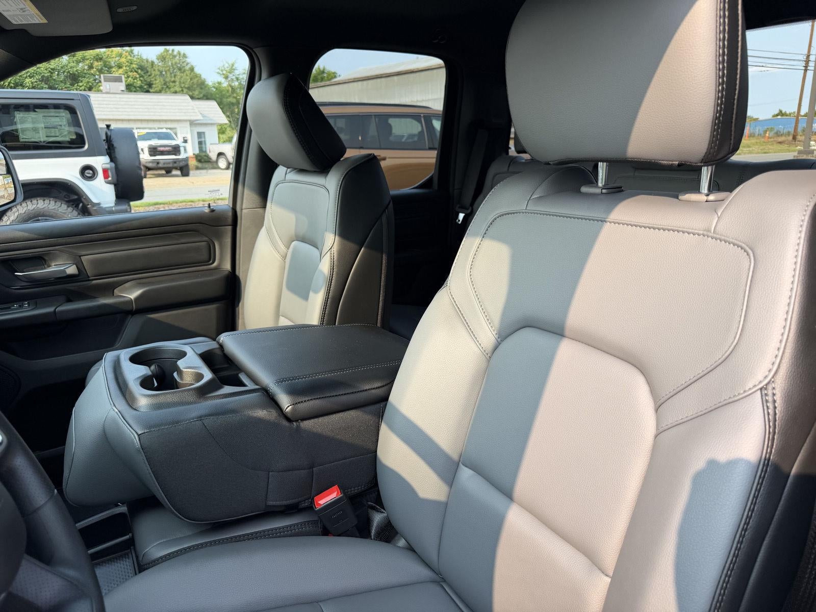 2026 RAM 1500 RAM 1500 TRADESMAN CREW CAB 4X2 5'7' BOX