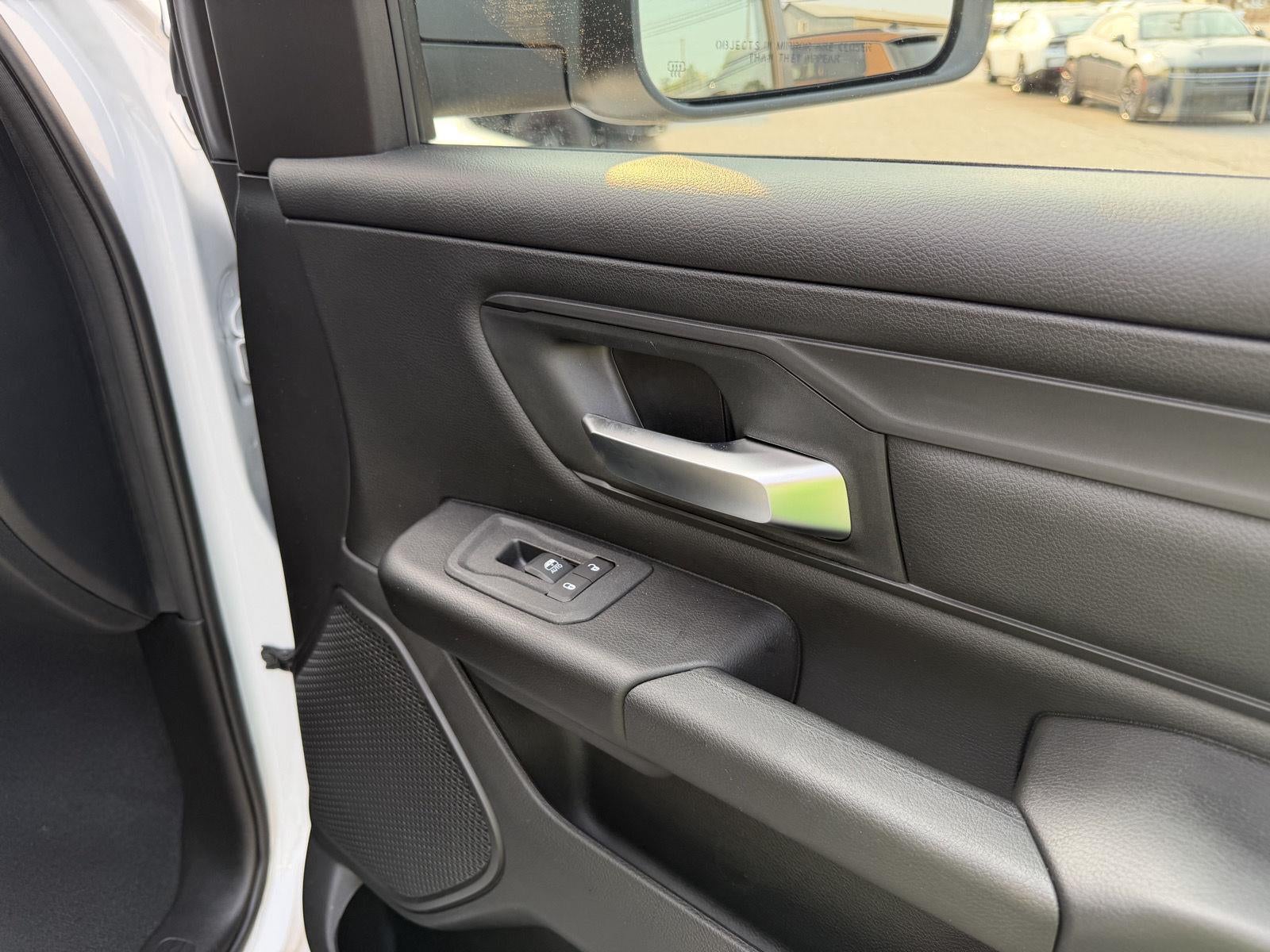 2026 RAM 1500 RAM 1500 TRADESMAN CREW CAB 4X2 5'7' BOX