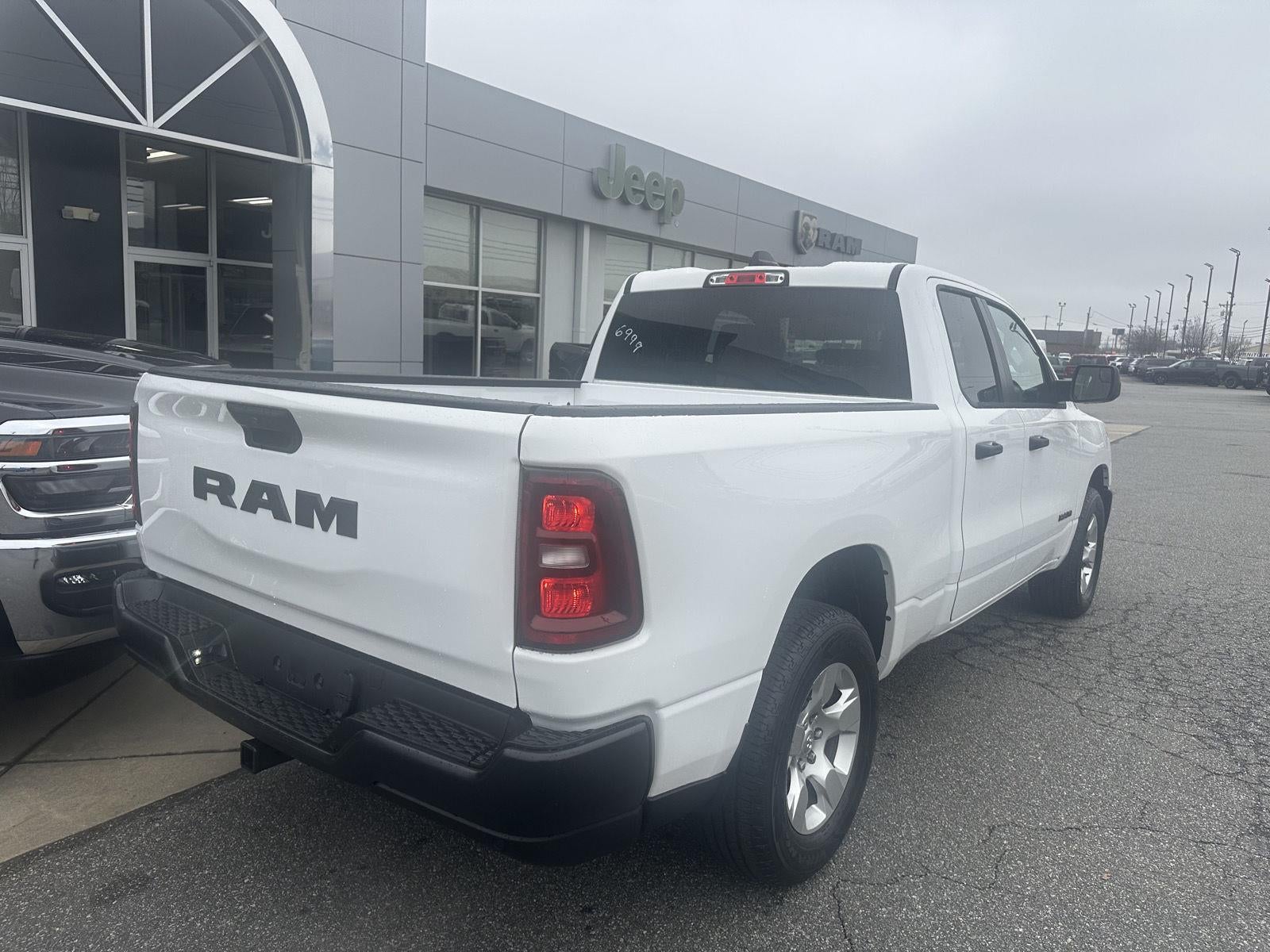 2026 RAM 1500 RAM 1500 TRADESMAN CREW CAB 4X2 5'7' BOX