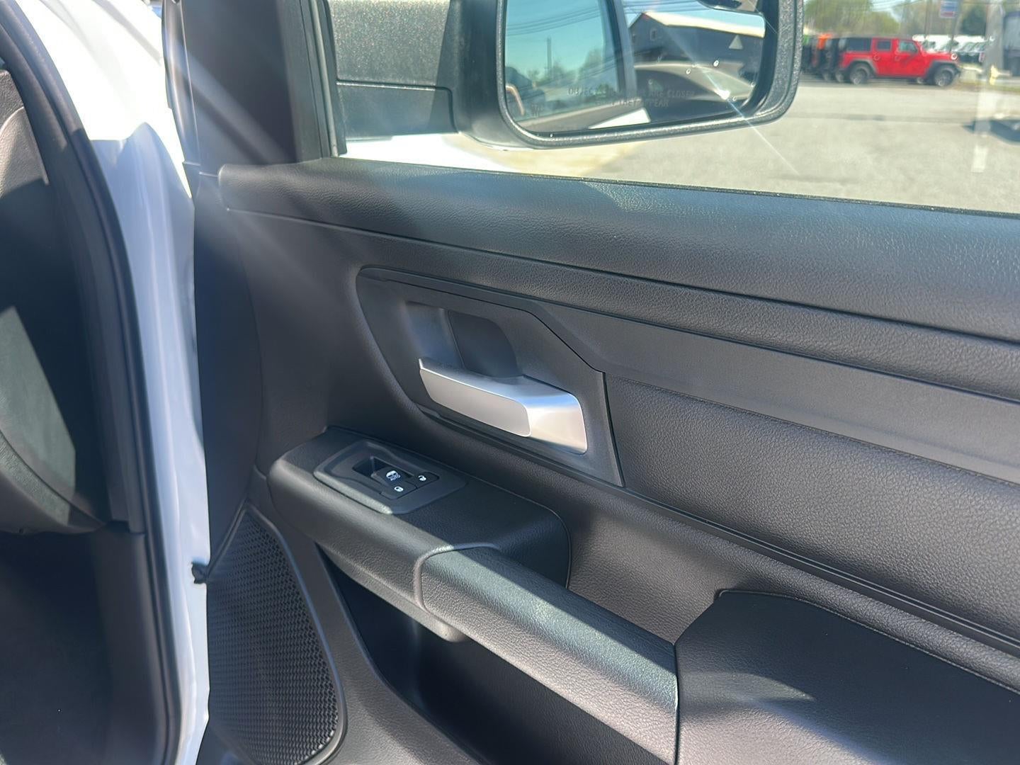 2026 RAM 1500 RAM 1500 TRADESMAN CREW CAB 4X2 5'7' BOX