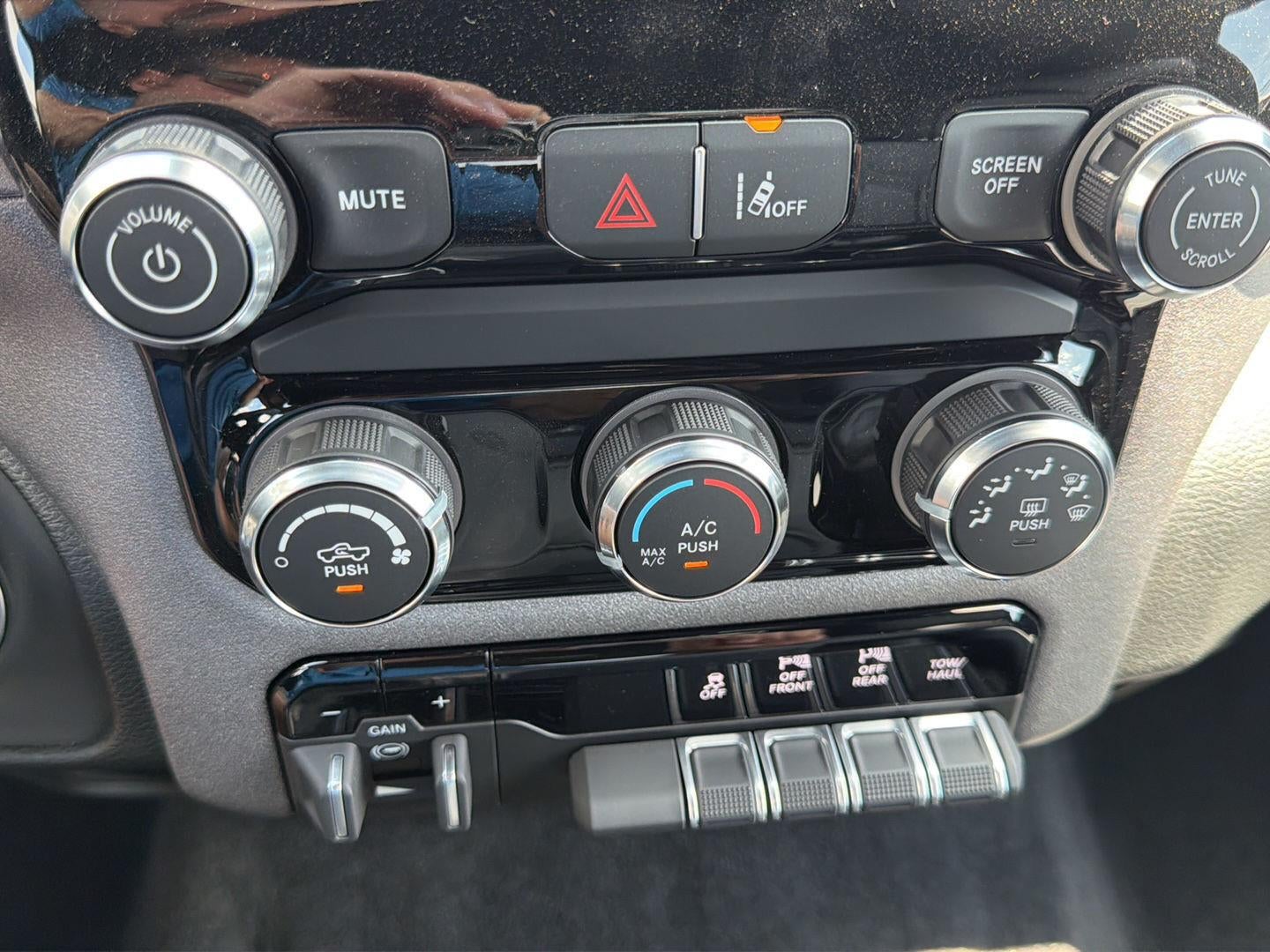 2026 RAM 1500 RAM 1500 TRADESMAN CREW CAB 4X4 5'7' BOX