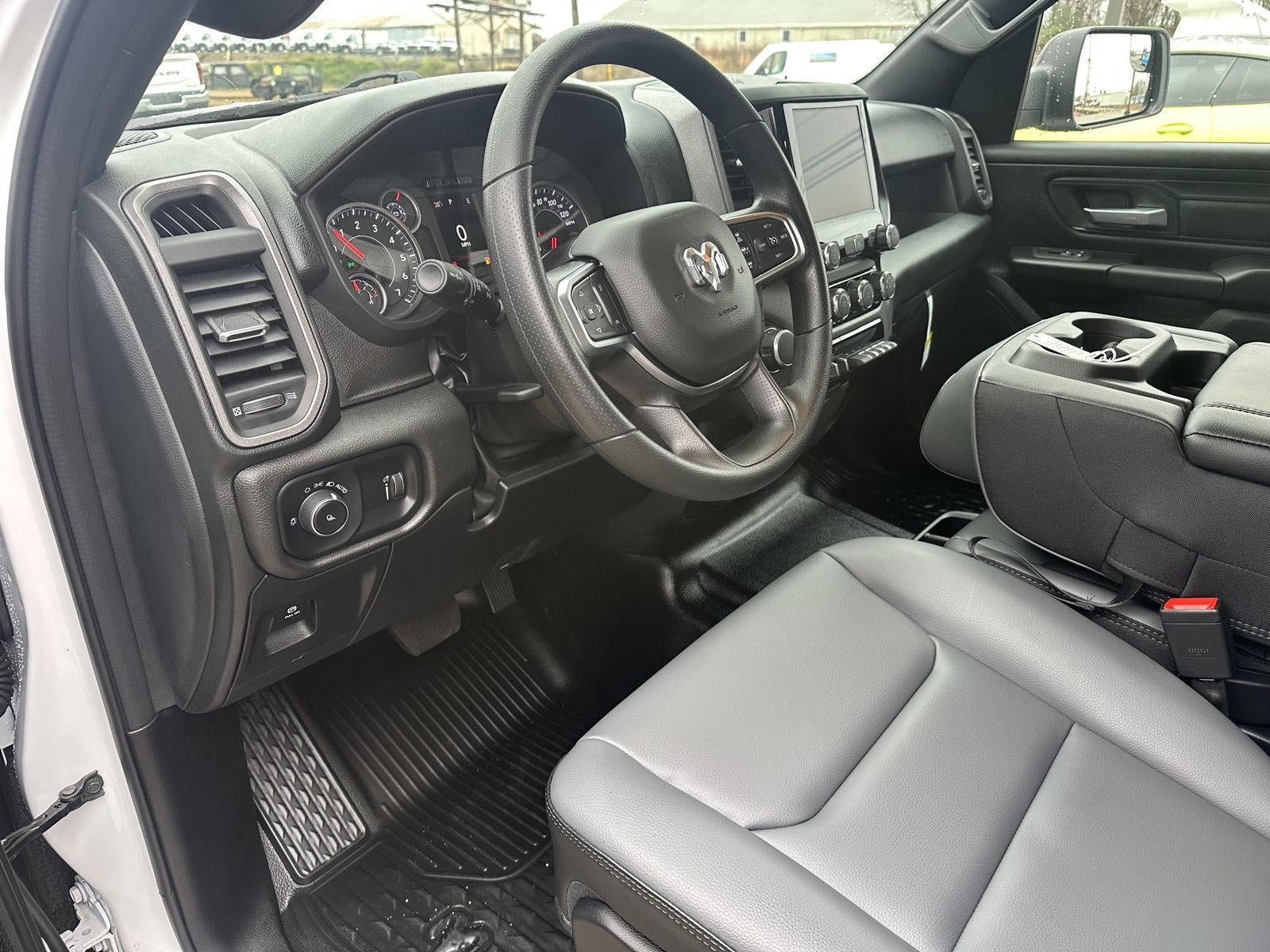 2026 RAM 1500 RAM 1500 TRADESMAN CREW CAB 4X4 5'7' BOX