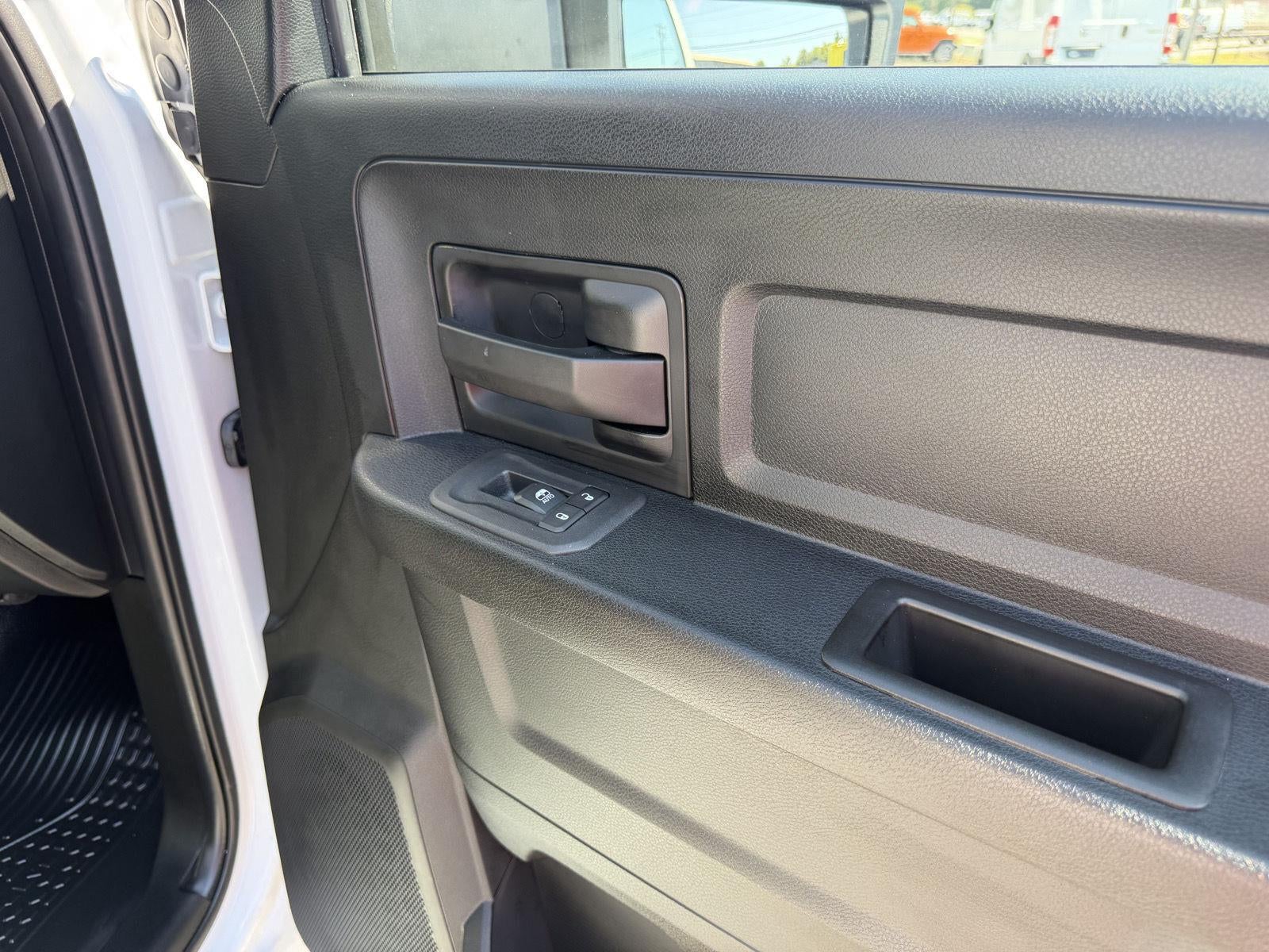 2027 RAM 2500 RAM 2500 TRADESMAN CREW CAB 4X4 6'4' BOX