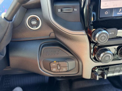2027 RAM 2500 RAM 2500 TRADESMAN CREW CAB 4X4 6'4' BOX