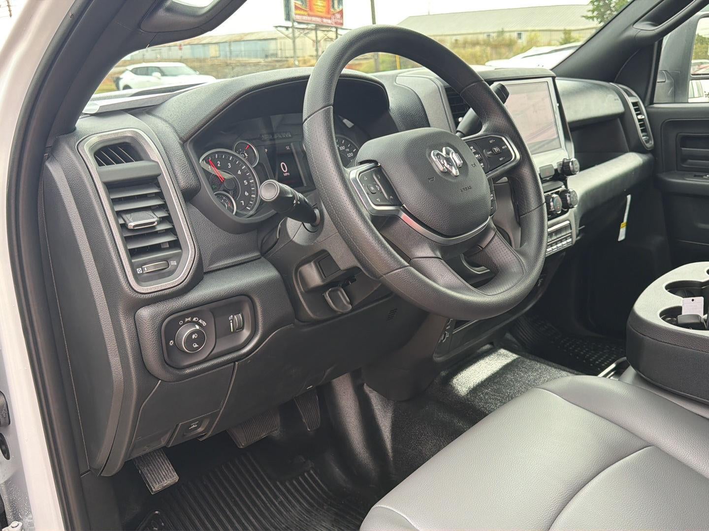 2027 RAM 2500 RAM 2500 TRADESMAN CREW CAB 4X4 6'4' BOX