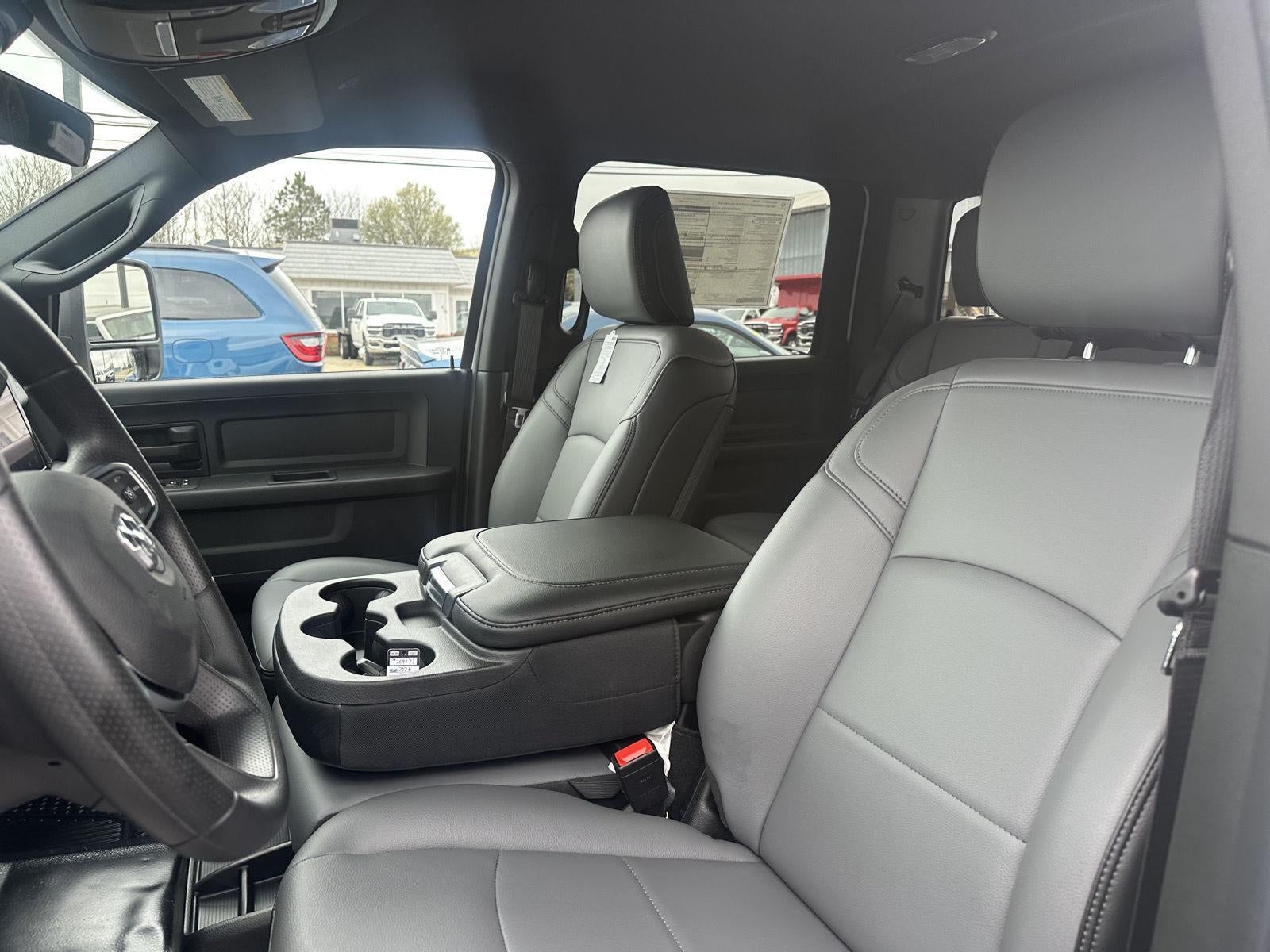 2026 RAM 2500 RAM 2500 TRADESMAN CREW CAB 4X4 6'4' BOX